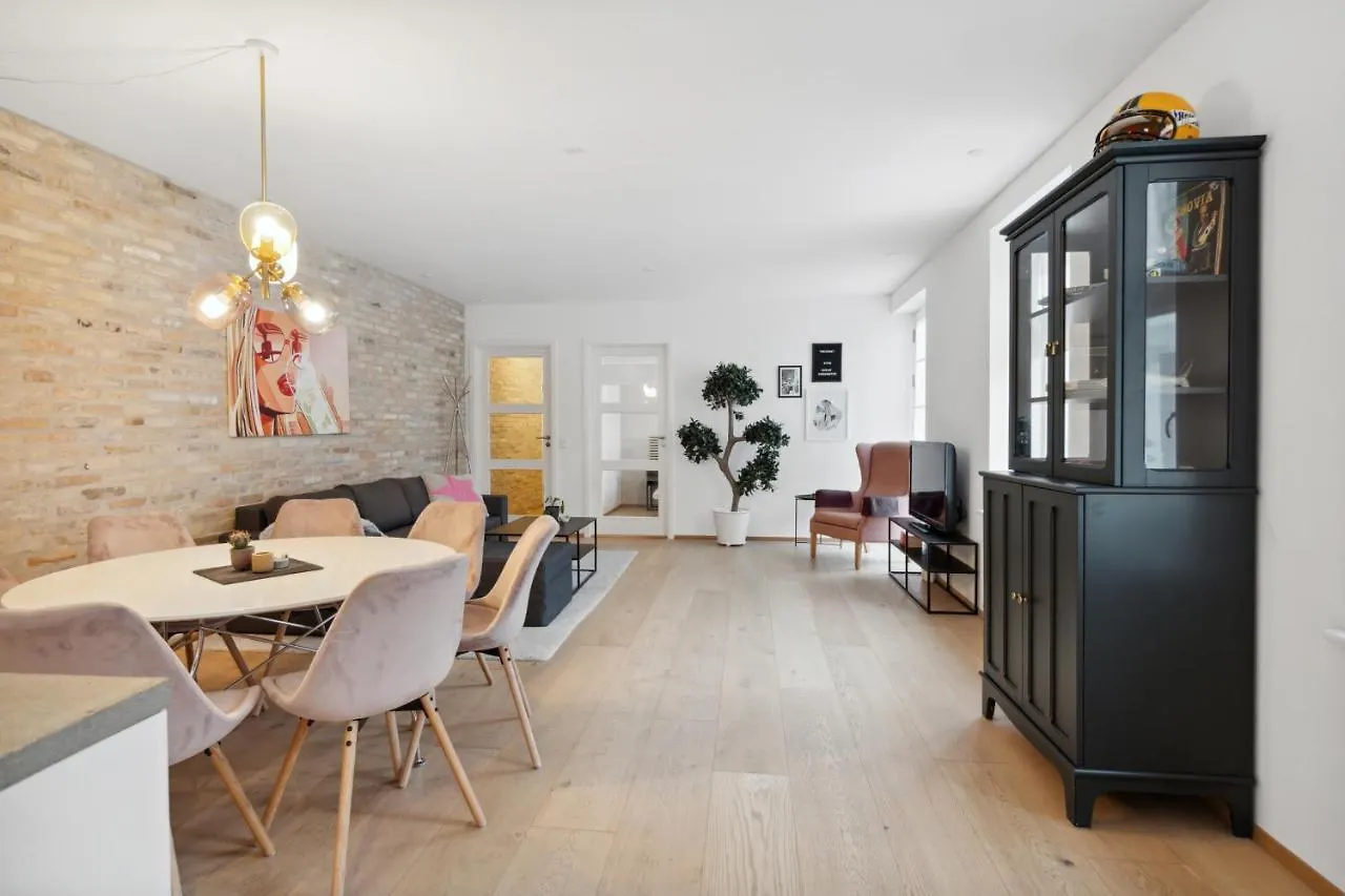 Central 3-Bedroom Apartment With A Big Terrace And Fitness Room オールボー 0*,  デンマーク